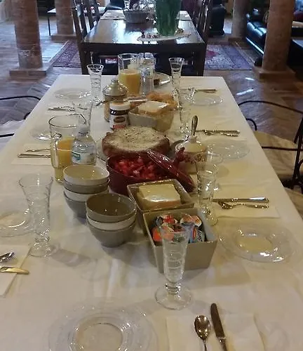 La Palazza Alojamento de Acomodação e Pequeno-almoço Russi