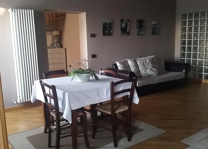 Alojamento de Acomodação e Pequeno-almoço La Palazza 3*